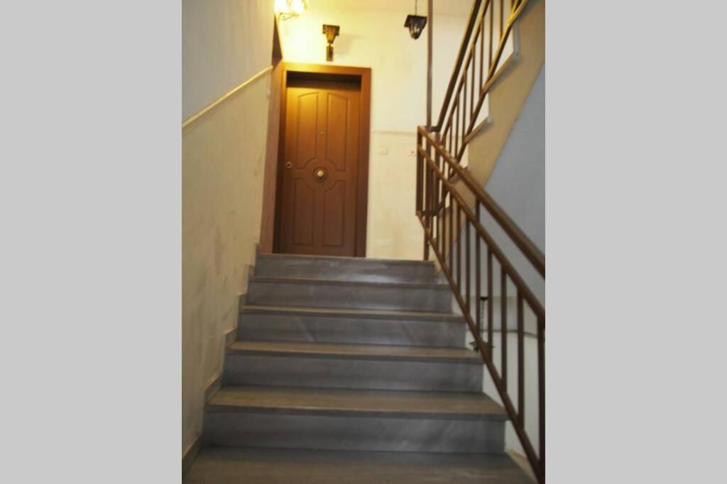 Retro Boutique Apt W Balcony In Historical Area Apartment Tesalonika Bagian luar foto