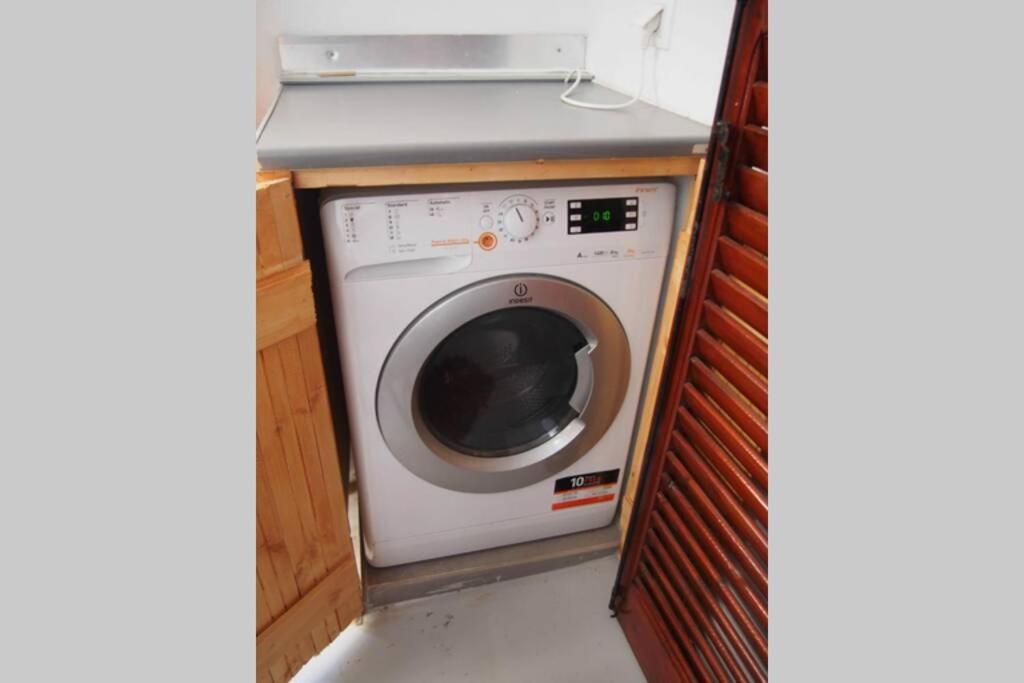 Retro Boutique Apt W Balcony In Historical Area Apartment Tesalonika Bagian luar foto