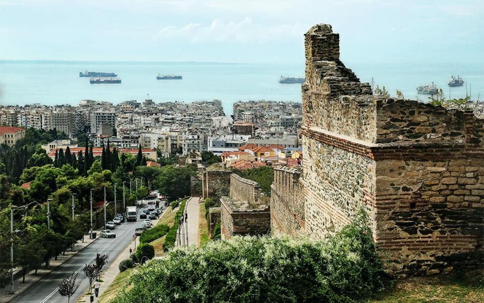 Retro Boutique Apt W Balcony In Historical Area Apartment Tesalonika Bagian luar foto
