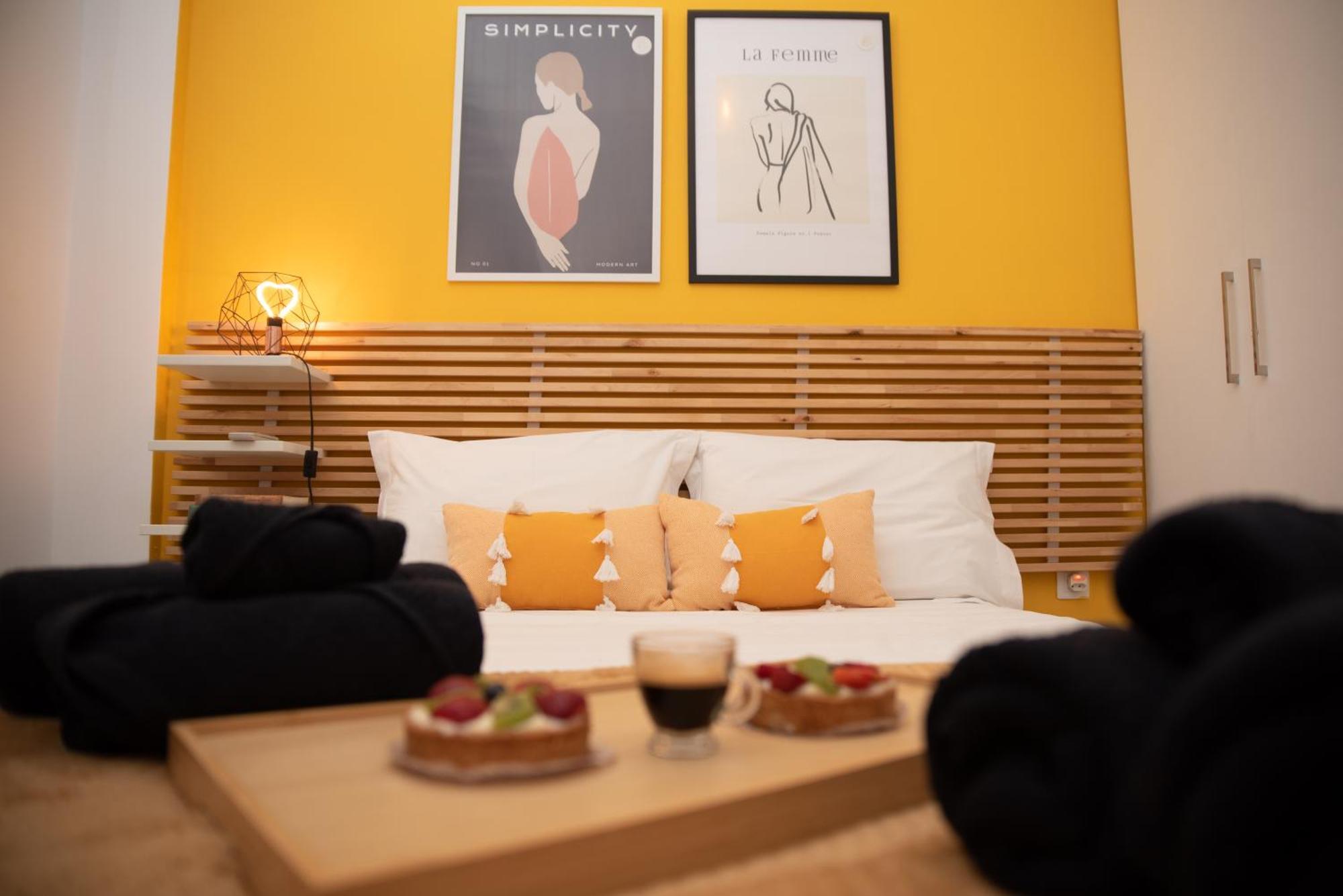 Retro Boutique Apt W Balcony In Historical Area Apartment Tesalonika Bagian luar foto