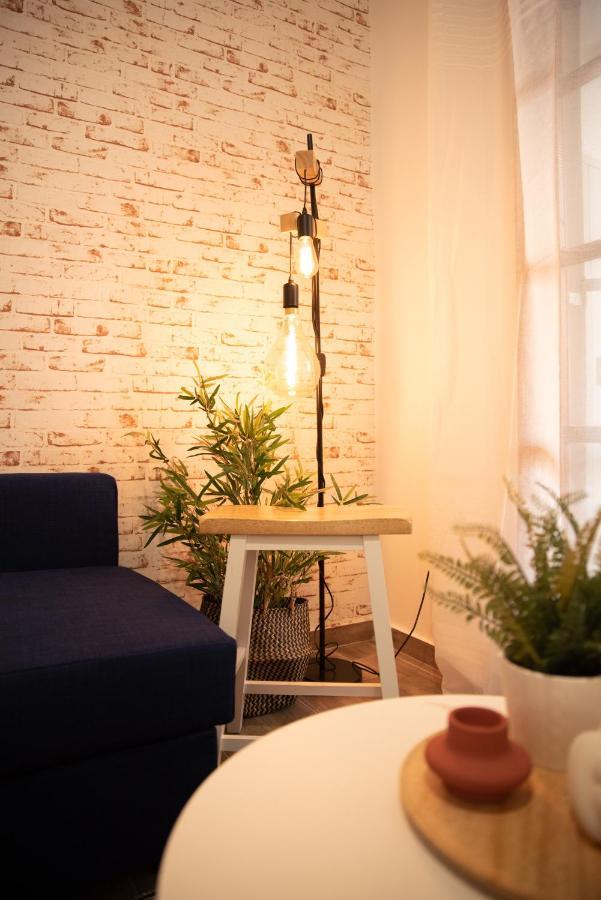 Retro Boutique Apt W Balcony In Historical Area Apartment Tesalonika Bagian luar foto