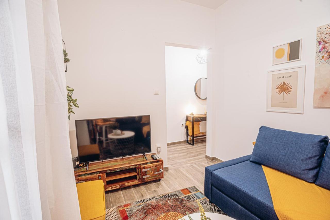 Retro Boutique Apt W Balcony In Historical Area Apartment Tesalonika Bagian luar foto