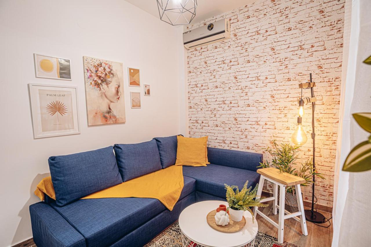 Retro Boutique Apt W Balcony In Historical Area Apartment Tesalonika Bagian luar foto