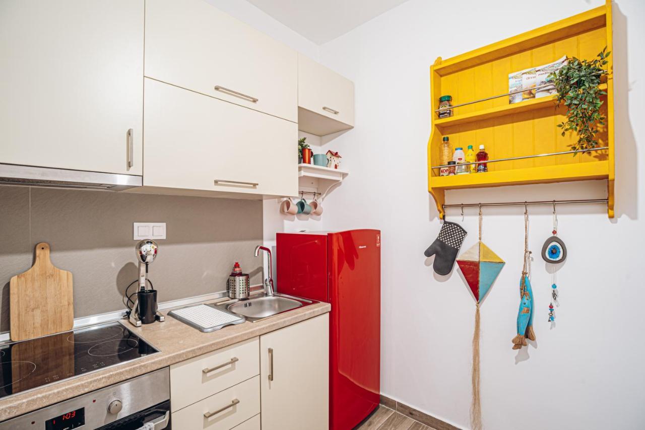 Retro Boutique Apt W Balcony In Historical Area Apartment Tesalonika Bagian luar foto