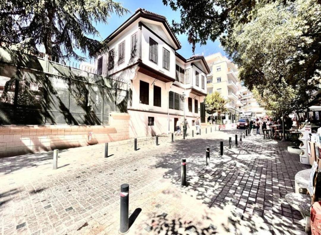 Retro Boutique Apt W Balcony In Historical Area Apartment Tesalonika Bagian luar foto